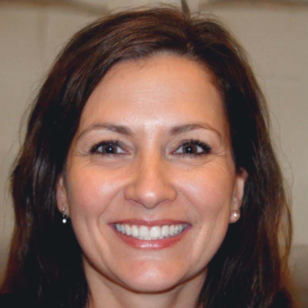 Cristina Molina, Analista Financiera